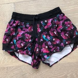 Lululemon purple black floral hotty Hot Shorts 4”